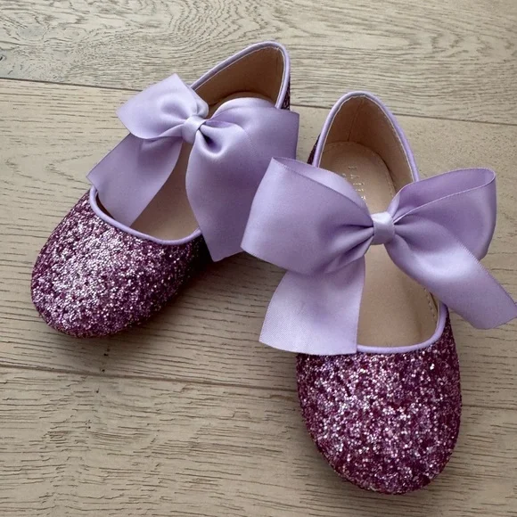 Kailee P. 
Girls Rock Glitter Mary Jane Ballet Flats with Satin Bow
Size 11 - Picture 2 of 8